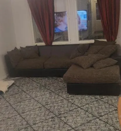 55 Nelioeinen Tilava Rivitalokaksio, 1-4hloe, Taeydellinen Keittioe, Uudet Kodinkoneet, Laadukas Sauna, Tv, Netflix, Wifi, Kuivaava Pyykinpesukone, Itsekirjautuminen 24h, Avainsaeiloeboxi Koodilla