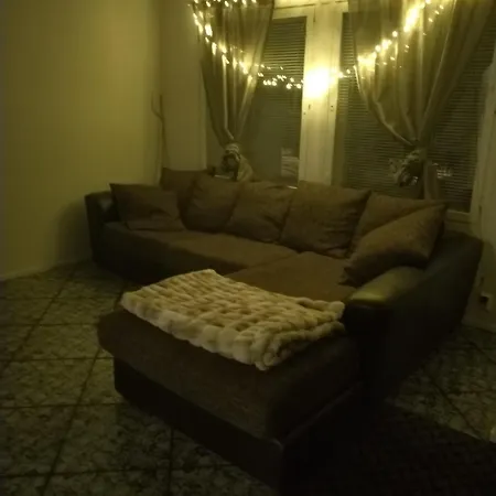 Prázdninový dům 55 Nelioeinen Tilava Rivitalokaksio, 1-4hloe, Taeydellinen Keittioe, Uudet Kodinkoneet, Laadukas Sauna, Tv, Netflix, Wifi, Kuivaava Pyykinpesukone, Itsekirjautuminen 24h, Avainsaeiloeboxi Koodilla