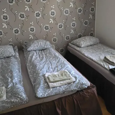 55 Nelioeinen Tilava Rivitalokaksio, 1-4hloe, Taeydellinen Keittioe, Uudet Kodinkoneet, Laadukas Sauna, Tv, Netflix, Wifi, Kuivaava Pyykinpesukone, Itsekirjautuminen 24h, Avainsaeiloeboxi Koodilla Prázdninový dům Seinäjoki