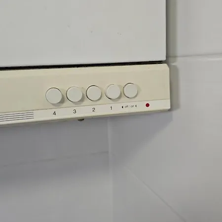 55 Nelioeinen Tilava Rivitalokaksio, 1-4hloe, Taeydellinen Keittioe, Uudet Kodinkoneet, Laadukas Sauna, Tv, Netflix, Wifi, Kuivaava Pyykinpesukone, Itsekirjautuminen 24h, Avainsaeiloeboxi Koodilla Prázdninový dům *