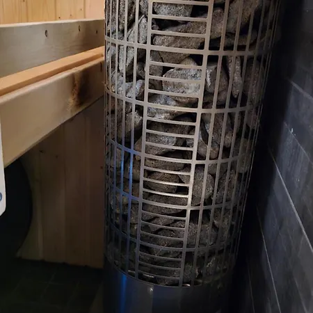 55 Nelioeinen Tilava Rivitalokaksio, 1-4hloe, Taeydellinen Keittioe, Uudet Kodinkoneet, Laadukas Sauna, Tv, Netflix, Wifi, Kuivaava Pyykinpesukone, Itsekirjautuminen 24h, Avainsaeiloeboxi Koodilla * Seinäjoki