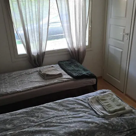 Prázdninový dům 55 Nelioeinen Tilava Rivitalokaksio, 1-4hloe, Taeydellinen Keittioe, Uudet Kodinkoneet, Laadukas Sauna, Tv, Netflix, Wifi, Kuivaava Pyykinpesukone, Itsekirjautuminen 24h, Avainsaeiloeboxi Koodilla