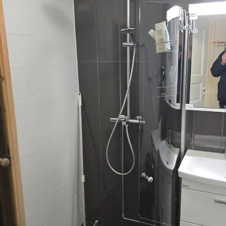 55 Nelioeinen Tilava Rivitalokaksio, 1-4hloe, Taeydellinen Keittioe, Uudet Kodinkoneet, Laadukas Sauna, Tv, Netflix, Wifi, Kuivaava Pyykinpesukone, Itsekirjautuminen 24h, Avainsaeiloeboxi Koodilla Seinäjoki