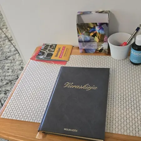 55 Nelioeinen Tilava Rivitalokaksio, 1-4hloe, Taeydellinen Keittioe, Uudet Kodinkoneet, Laadukas Sauna, Tv, Netflix, Wifi, Kuivaava Pyykinpesukone, Itsekirjautuminen 24h, Avainsaeiloeboxi Koodilla Prázdninový dům