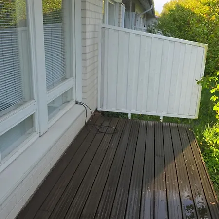 Prázdninový dům 55 Nelioeinen Tilava Rivitalokaksio, 1-4hloe, Taeydellinen Keittioe, Uudet Kodinkoneet, Laadukas Sauna, Tv, Netflix, Wifi, Kuivaava Pyykinpesukone, Itsekirjautuminen 24h, Avainsaeiloeboxi Koodilla