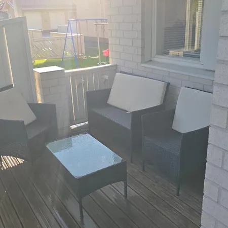 55 Nelioeinen Tilava Rivitalokaksio, 1-4hloe, Taeydellinen Keittioe, Uudet Kodinkoneet, Laadukas Sauna, Tv, Netflix, Wifi, Kuivaava Pyykinpesukone, Itsekirjautuminen 24h, Avainsaeiloeboxi Koodilla Seinäjoki
