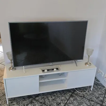 55 Nelioeinen Tilava Rivitalokaksio, 1-4hloe, Taeydellinen Keittioe, Uudet Kodinkoneet, Laadukas Sauna, Tv, Netflix, Wifi, Kuivaava Pyykinpesukone, Itsekirjautuminen 24h, Avainsaeiloeboxi Koodilla Nyaraló