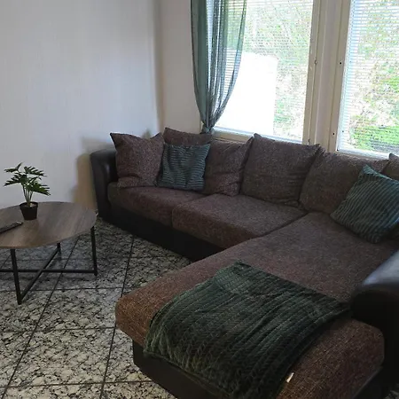 55 Nelioeinen Tilava Rivitalokaksio, 1-4hloe, Taeydellinen Keittioe, Uudet Kodinkoneet, Laadukas Sauna, Tv, Netflix, Wifi, Kuivaava Pyykinpesukone, Itsekirjautuminen 24h, Avainsaeiloeboxi Koodilla Prázdninový dům *