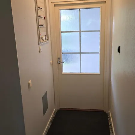 55 Nelioeinen Tilava Rivitalokaksio, 1-4hloe, Taeydellinen Keittioe, Uudet Kodinkoneet, Laadukas Sauna, Tv, Netflix, Wifi, Kuivaava Pyykinpesukone, Itsekirjautuminen 24h, Avainsaeiloeboxi Koodilla